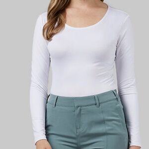 32 Degrees Women’s White Scoop Neck Long Sleeve Shirts